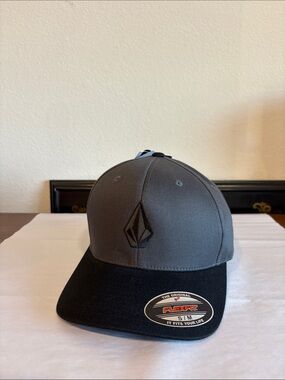 Volcom Black and Gray Logo Cap NWT